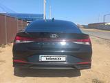 Hyundai Elantra 2021 года за 7 800 000 тг. в Кульсары – фото 2