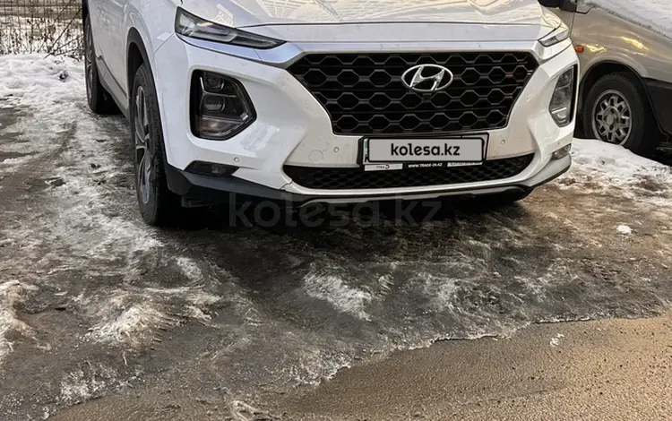 Hyundai Santa Fe 2021 года за 15 500 000 тг. в Алматы