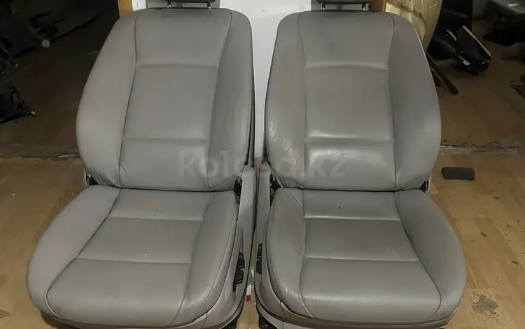 Сиденья передние bmw 5 series F10 за 180 000 тг. в Караганда