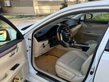 Lexus ES 300h 2015 годаүшін10 000 000 тг. в Актобе – фото 5