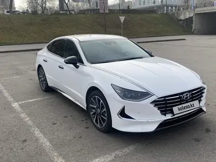 Hyundai Sonata 2023 года за 13 800 000 тг. в Алматы