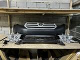Передний бампер на Toyota за 30 000 тг. в Алматы