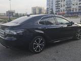 Toyota Camry 2021 года за 14 300 000 тг. в Атырау – фото 5