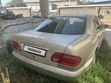 Mercedes-Benz E 240 1999 года за 3 000 000 тг. в Шымкент – фото 4