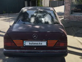 Mercedes-Benz E 230