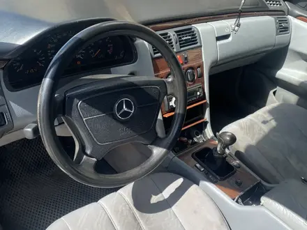 Mercedes-Benz E 200 1995 года за 2 500 000 тг. в Караганда – фото 8