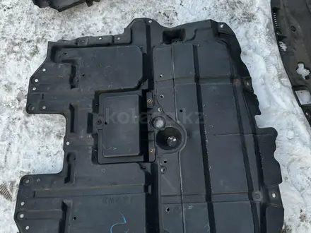 Бампер задний передний дверь крыло капот решетка фара птф катафот за 50 000 тг. в Алматы – фото 13