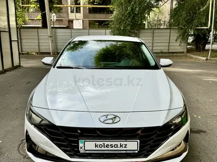 Hyundai Elantra 2023 года за 11 700 000 тг. в Алматы