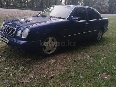 Mercedes-Benz E 230 1996 года за 2 200 000 тг. в Алматы – фото 2