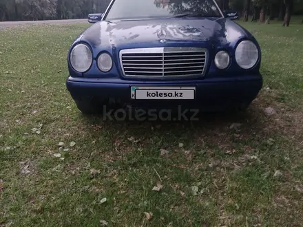 Mercedes-Benz E 230 1996 года за 2 200 000 тг. в Алматы