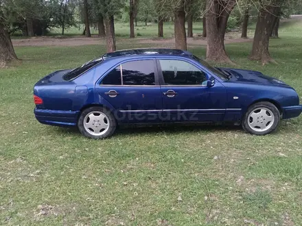 Mercedes-Benz E 230 1996 года за 2 200 000 тг. в Алматы – фото 4