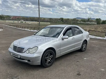 Mercedes-Benz C 200 2002 года за 3 500 000 тг. в Сатпаев – фото 2