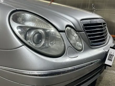 Mercedes-Benz E 320 2002 года за 6 000 000 тг. в Атырау – фото 2