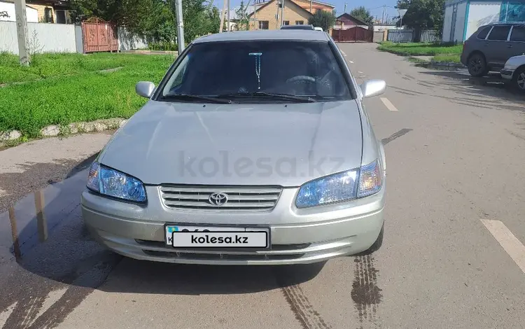 Toyota Camry 2000 года за 3 500 000 тг. в Астана