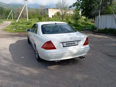 Mercedes-Benz S 500 1999 года за 3 200 000 тг. в Есик – фото 2