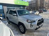 Toyota 4Runner 2017 года за 17 900 000 тг. в Актобе – фото 3
