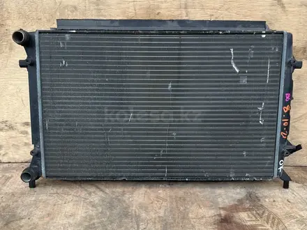 Радиатор охлаждения двигателя на Volkswagen Jetta за 35 000 тг. в Алматы – фото 2