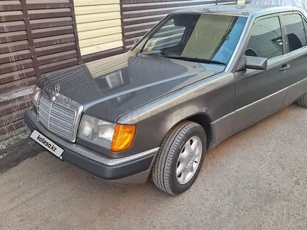 Mercedes-Benz E 200 1992 года за 2 450 000 тг. в Караганда – фото 4