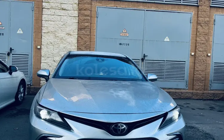 Toyota Camry 2022 года за 13 500 000 тг. в Алматы