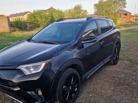 Toyota RAV4 2018 года за 8 000 000 тг. в Уральск – фото 4