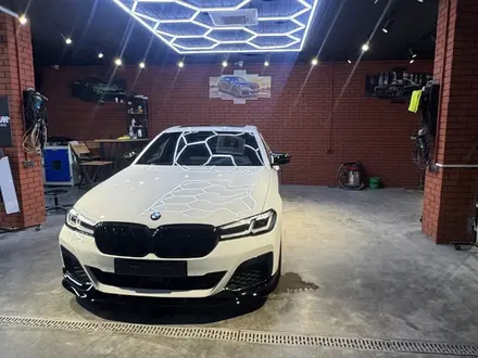 BMW 530 2022 года за 24 000 000 тг. в Алматы – фото 2