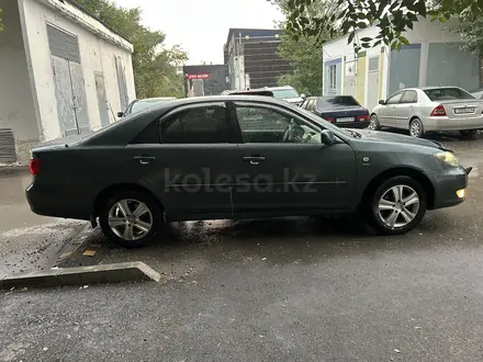 Toyota Camry 2005 года за 4 500 000 тг. в Семей – фото 2