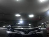 Toyota Camry 2018 года за 7 500 000 тг. в Актобе – фото 5