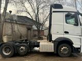 Mercedes-Benz  2443 6*2 2017 года за 19 500 000 тг. в Алматы – фото 4