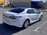 Toyota Camry 2020 года за 18 000 000 тг. в Шымкент – фото 2