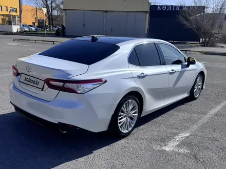 Toyota Camry 2020 года за 18 000 000 тг. в Шымкент – фото 2