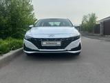 Hyundai Elantra 2023 года за 14 200 000 тг. в Алматы – фото 3