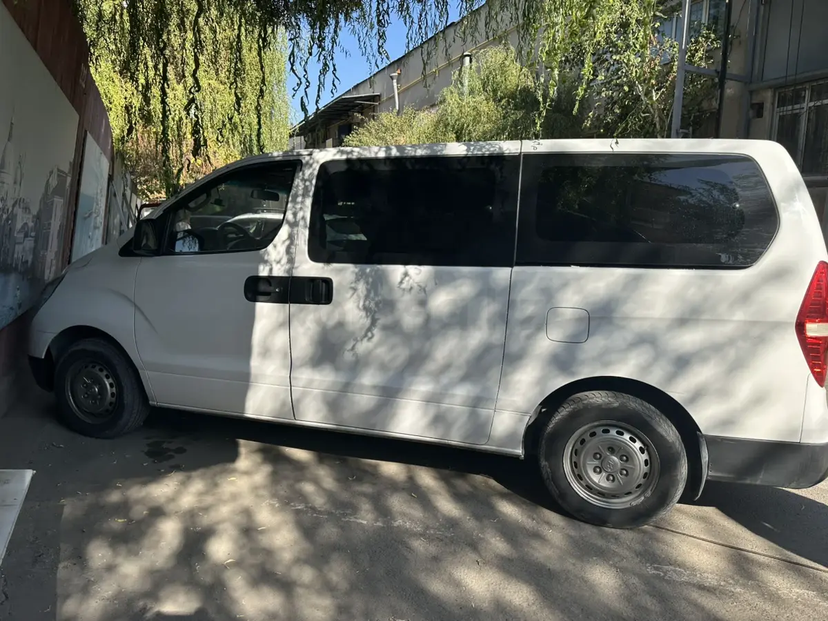 Hyundai H1, 2011