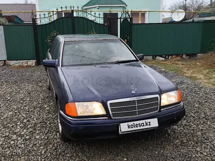 Mercedes-Benz C 180 1996 года за 2 100 000 тг. в Актобе – фото 2