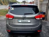 Kia Carens 2015 годаfor6 500 000 тг. в Шымкент – фото 5