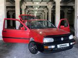 Volkswagen Golf 1993 годаfor1 250 000 тг. в Шымкент