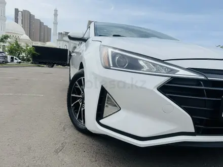 Hyundai Elantra 2019 года за 7 700 000 тг. в Астана – фото 2