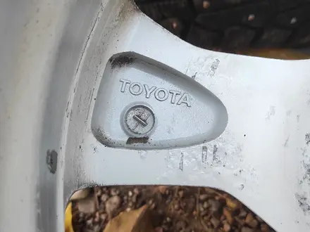 Комплект оригинальных дисков. Toyota. С шинами 205/55/16 Pirelli за 150 000 тг. в Алматы – фото 12