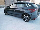 Hyundai i20 2023 годаүшін8 099 099 тг. в Семей – фото 2