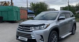 Toyota Highlander 2018 года за 21 000 000 тг. в Семей