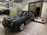 Mercedes-Benz E 200 2000 года за 3 000 000 тг. в Астана – фото 2