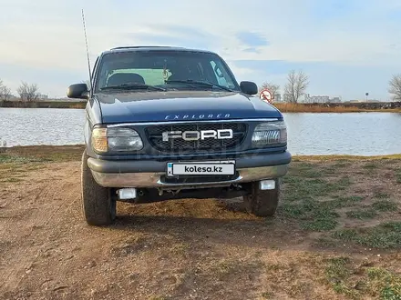 Ford Explorer 1998 года за 3 300 000 тг. в Караганда – фото 2