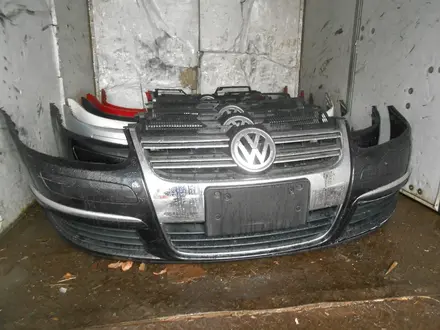 Бампер передний в сборе с решёткой Volkswagen за 100 000 тг. в Алматы – фото 2