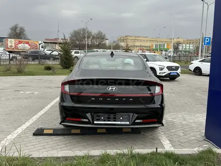 Hyundai Sonata 2023 года за 13 700 000 тг. в Алматы – фото 4