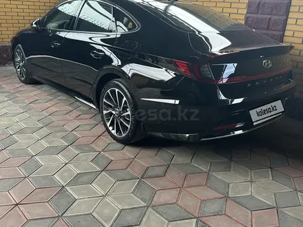 Hyundai Sonata 2023 года за 13 700 000 тг. в Алматы