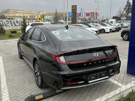 Hyundai Sonata 2023 года за 13 700 000 тг. в Алматы – фото 3