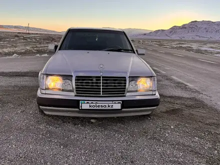 Mercedes-Benz E 230 1991 года за 1 300 000 тг. в Чунджа – фото 2