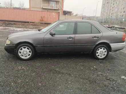 Mercedes-Benz C 180 1993 года за 1 000 000 тг. в Караганда