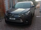 Toyota Highlander 2016 года за 11 000 000 тг. в Актобе – фото 2