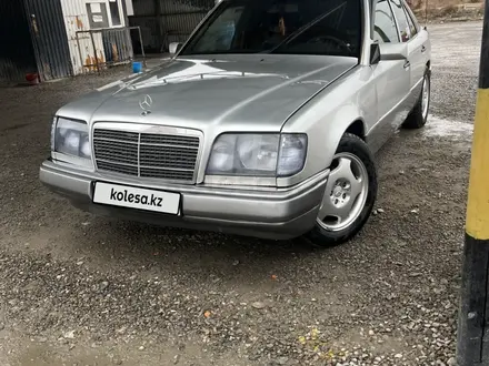 Mercedes-Benz E 220 1993 года за 2 900 000 тг. в Туркестан