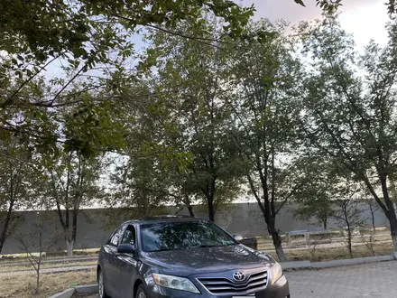 Toyota Camry 2011 года за 5 500 000 тг. в Актобе – фото 2